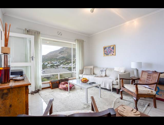 2.5 BEDROOM APARTMENT TO LET IN CAMPS BAY